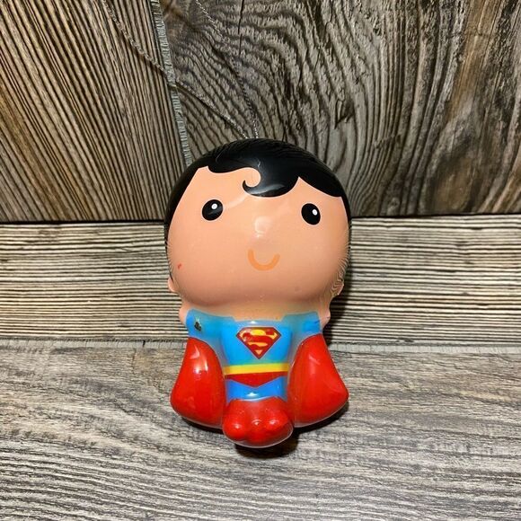 New Hallmark DC COMICS SUPERMAN 3" Itty Bitty CHRISTMAS TREE ORNAMENT Exclusive - Picture 1 of 4